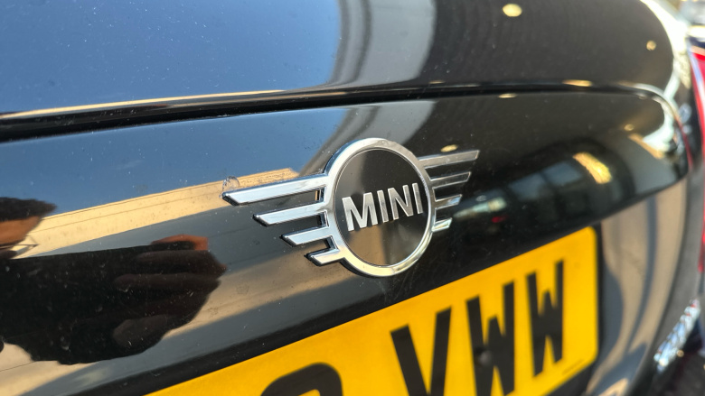 MINI Hatchback 1.5 Cooper Classic 3dr Auto [Comfort/Nav Pack] Petrol Hatchback